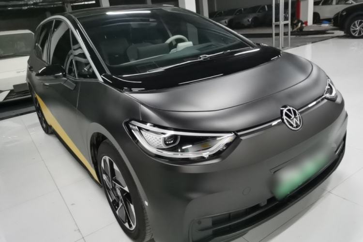 Used Volkswagen ID.3 2025 Smart Edition Ultra-Intelligent Oxygen Version Front Right 45 Deg