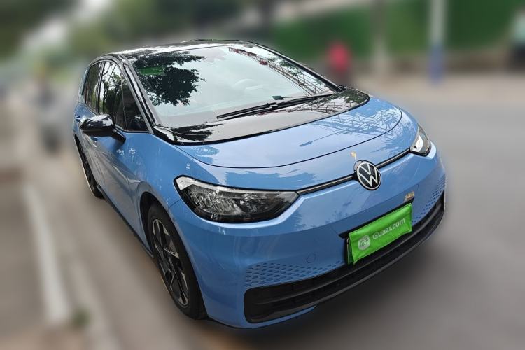 Used Volkswagen ID.3 2025 Smart Model Outstanding Oxygen Edition Front Right 45 Deg