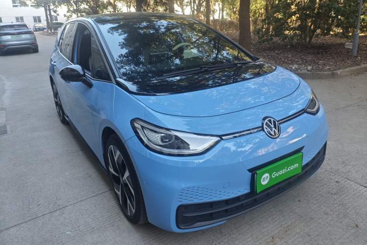 Used Volkswagen ID.3 2025 Smart Edition Ultra-Intelligent Oxygen Version Front Right 45 Deg