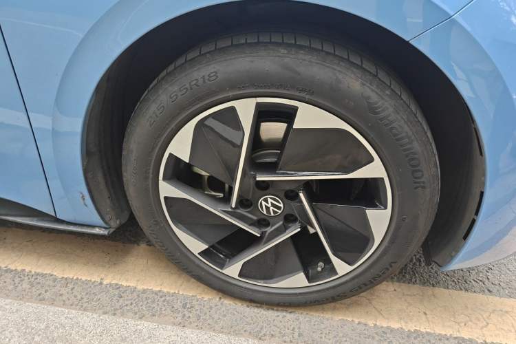 Used Volkswagen ID.3 2025 Smart Model Outstanding Oxygen Edition Right Front Wheel Hub