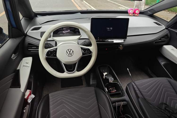 Used Volkswagen ID.3 2025 Smart Model Outstanding Oxygen Edition Steering Wheel