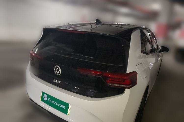 Used Volkswagen ID.3 2025 Smart Model Outstanding Oxygen Edition Rear Right 45 Deg
