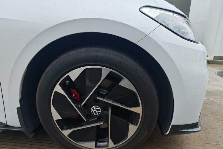 Used Volkswagen ID.3 2025 Smart Edition Outstanding Model Right Front Wheel Hub
