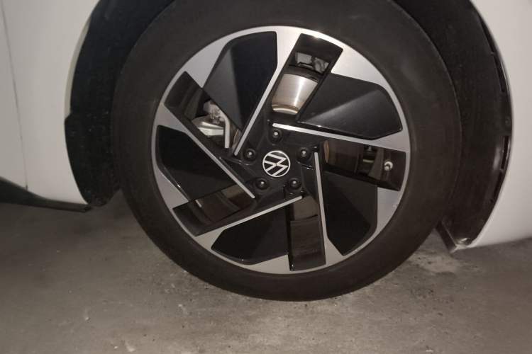 Used Volkswagen ID.3 2025 Smart Model Outstanding Oxygen Edition Right Front Wheel Hub