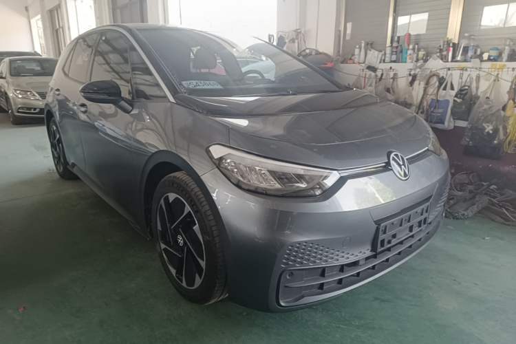 Used Volkswagen ID.3 2025 Smart Version Pure & Intelligent Enjoyment Edition Front Right 45 Deg