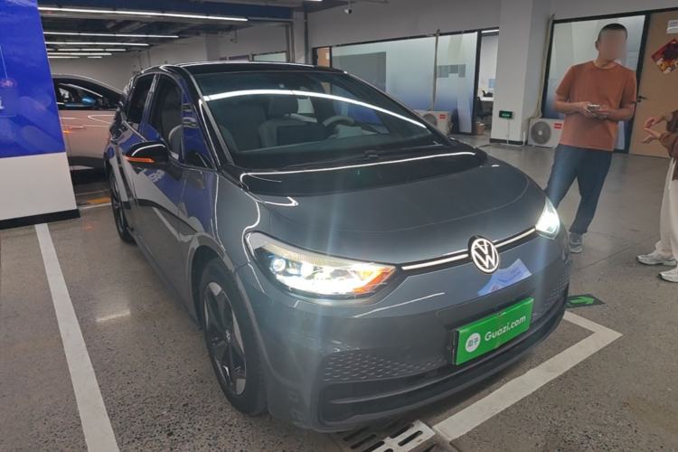 Used Volkswagen ID.3 2025 Revised Version Smart Edition Outstanding Grade Front Right 45 Deg