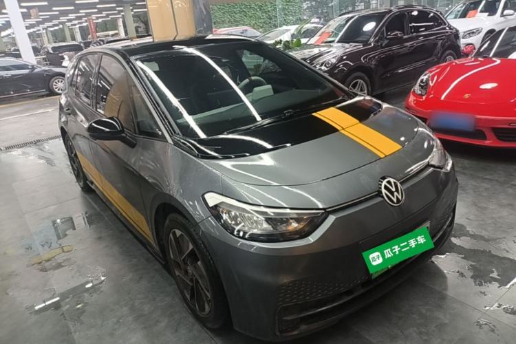 Used Volkswagen ID.3 2025 Smart Model Outstanding Oxygen Edition Front Right 45 Deg
