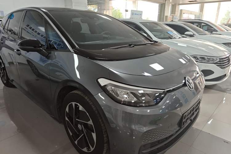 Used Volkswagen ID.3 2025 Smart Version Pure & Intelligent Enjoyment Edition Front Right 45 Deg