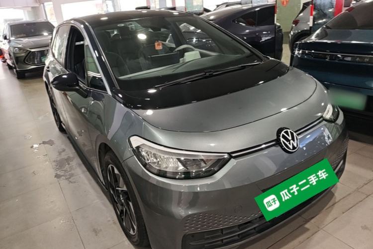 Used Volkswagen ID.3 2025 Smart Model Outstanding Oxygen Edition Front Right 45 Deg