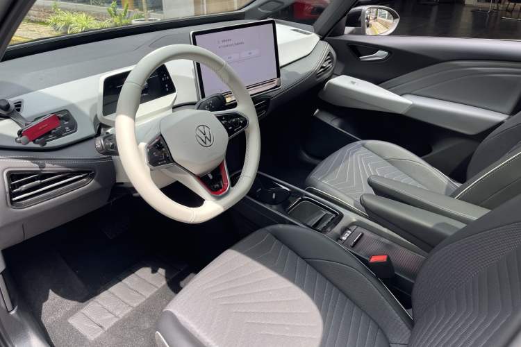 Used Volkswagen ID.3 2025 Smart Model Outstanding Oxygen Edition Interior 1