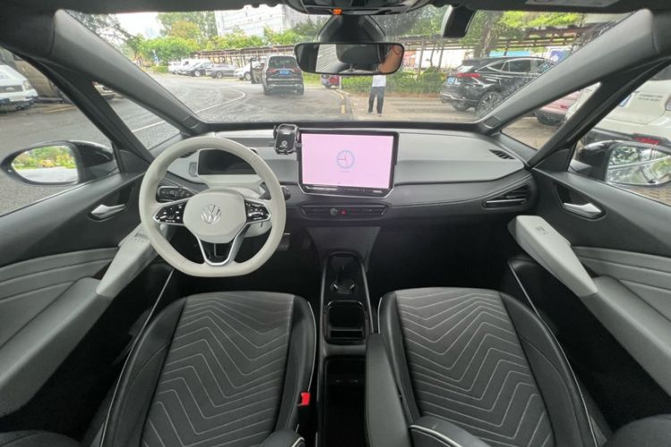 Used Volkswagen ID.3 2025 Smart Model Outstanding Oxygen Edition Interior 6