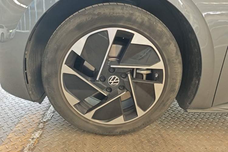 Used Volkswagen ID.3 2025 Smart Edition Outstanding Model Left Front Wheel Hub