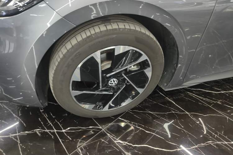 Used Volkswagen ID.3 2025 Smart Edition Outstanding Model Left Front Wheel Hub