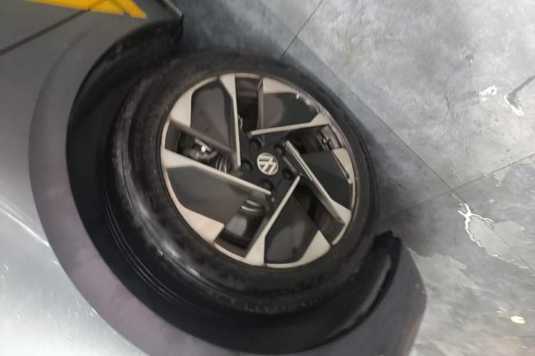 Used Volkswagen ID.3 2025 Smart Model Outstanding Oxygen Edition Left Front Wheel Hub