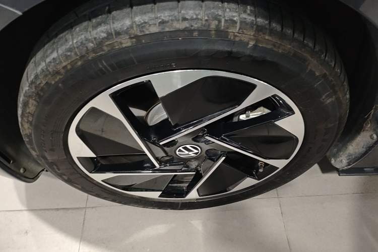Used Volkswagen ID.3 2025 Smart Model Outstanding Oxygen Edition Left Front Wheel Hub