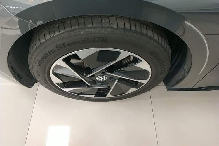 Used Volkswagen ID.3 2025 Smart Edition Outstanding Model Left Front Wheel Hub