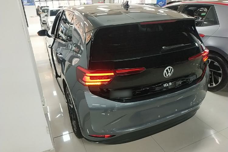 Used Volkswagen ID.3 2025 Smart Edition Outstanding Model Rear Left 45 Deg