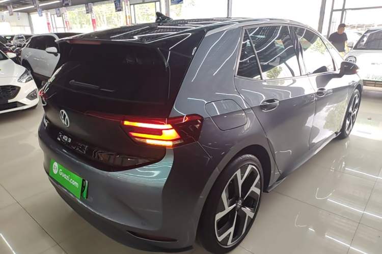 Used Volkswagen ID.3 2025 Smart Edition Ultra-Intelligent Version Rear Right 45 Deg