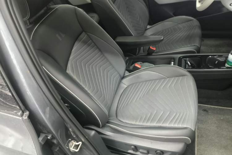 Used Volkswagen ID.3 2025 Smart Model Outstanding Oxygen Edition Right Front Seat
