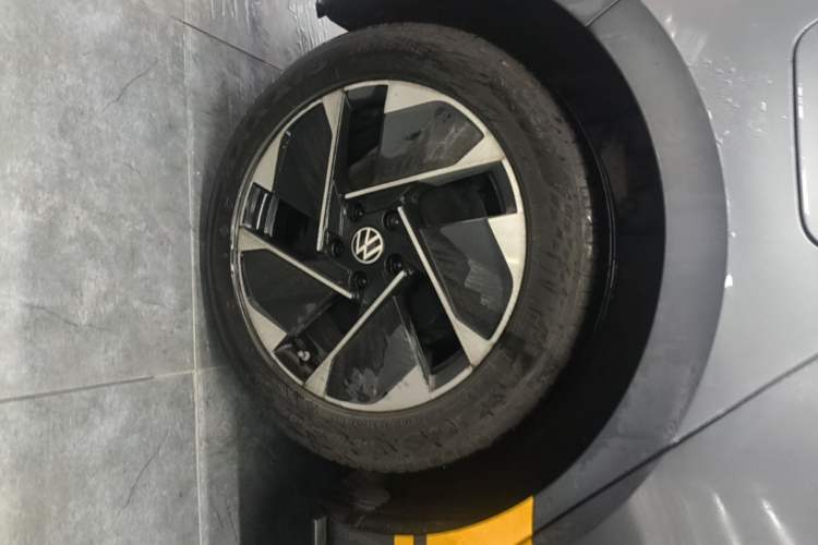 Used Volkswagen ID.3 2025 Smart Model Outstanding Oxygen Edition Right Rear Wheel Hub