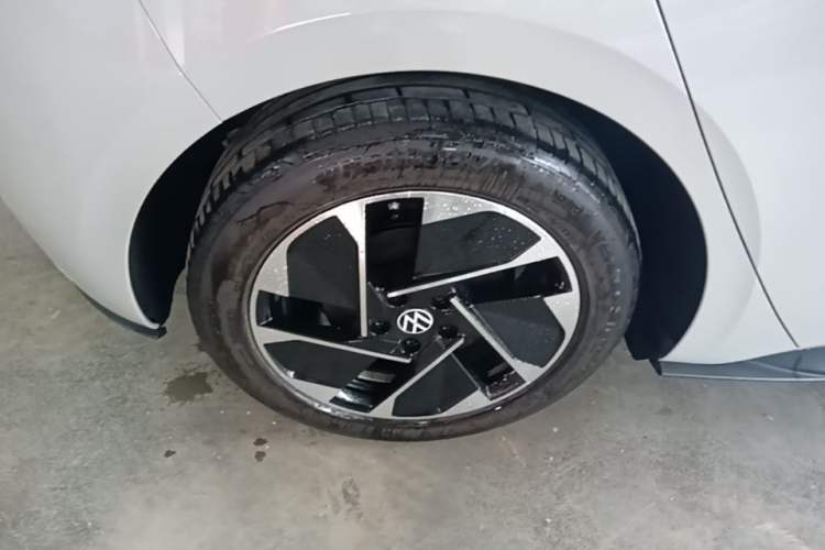Used Volkswagen ID.3 2025 Smart Edition Outstanding Model Right Rear Wheel Hub
