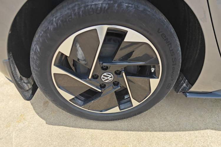 Used Volkswagen ID.3 2025 Smart Version Pure & Intelligent Enjoyment Edition Right Rear Wheel Hub
