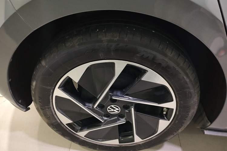 Used Volkswagen ID.3 2025 Smart Model Outstanding Oxygen Edition Right Rear Wheel Hub