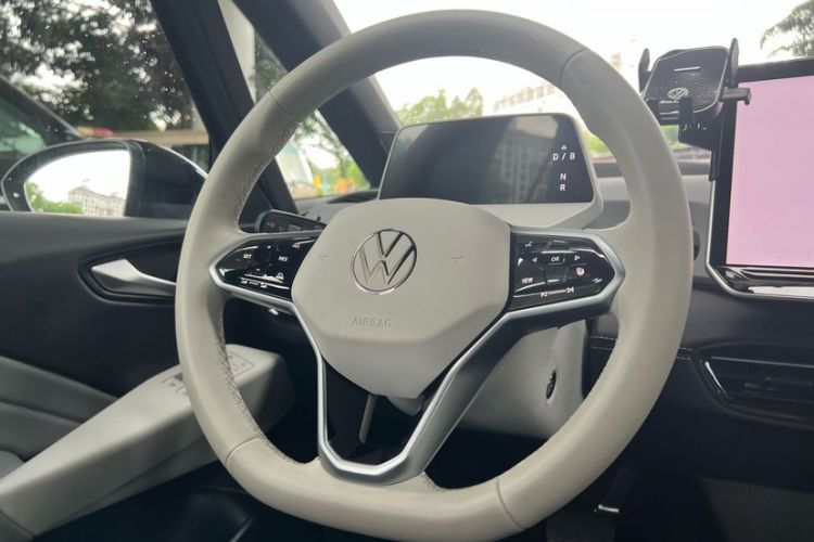Used Volkswagen ID.3 2025 Smart Model Outstanding Oxygen Edition Steering Wheel