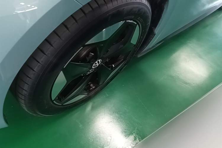 Used Volkswagen ID.3 2025 Revised Version Smart Edition Outstanding Grade Left Front Wheel Hub