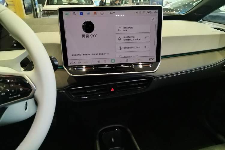 Used Volkswagen ID.3 2025 Smart Edition Ultra-Intelligent Oxygen Version Audio And AC Panel
