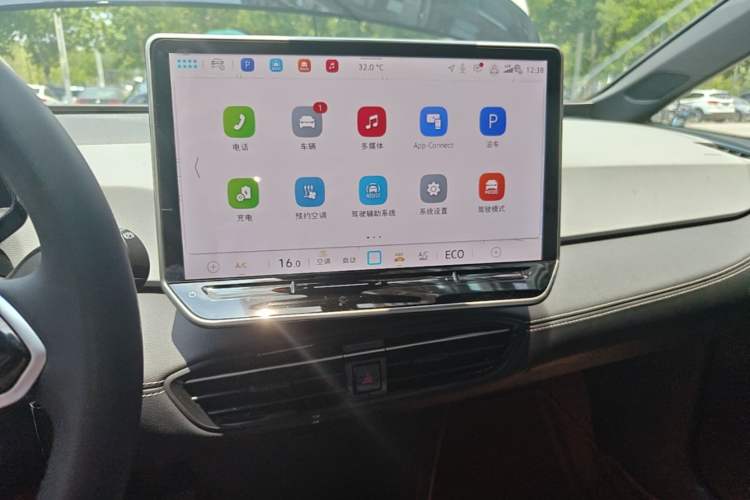 Used Volkswagen ID.3 2025 Smart Model Outstanding Oxygen Edition Audio And AC Panel