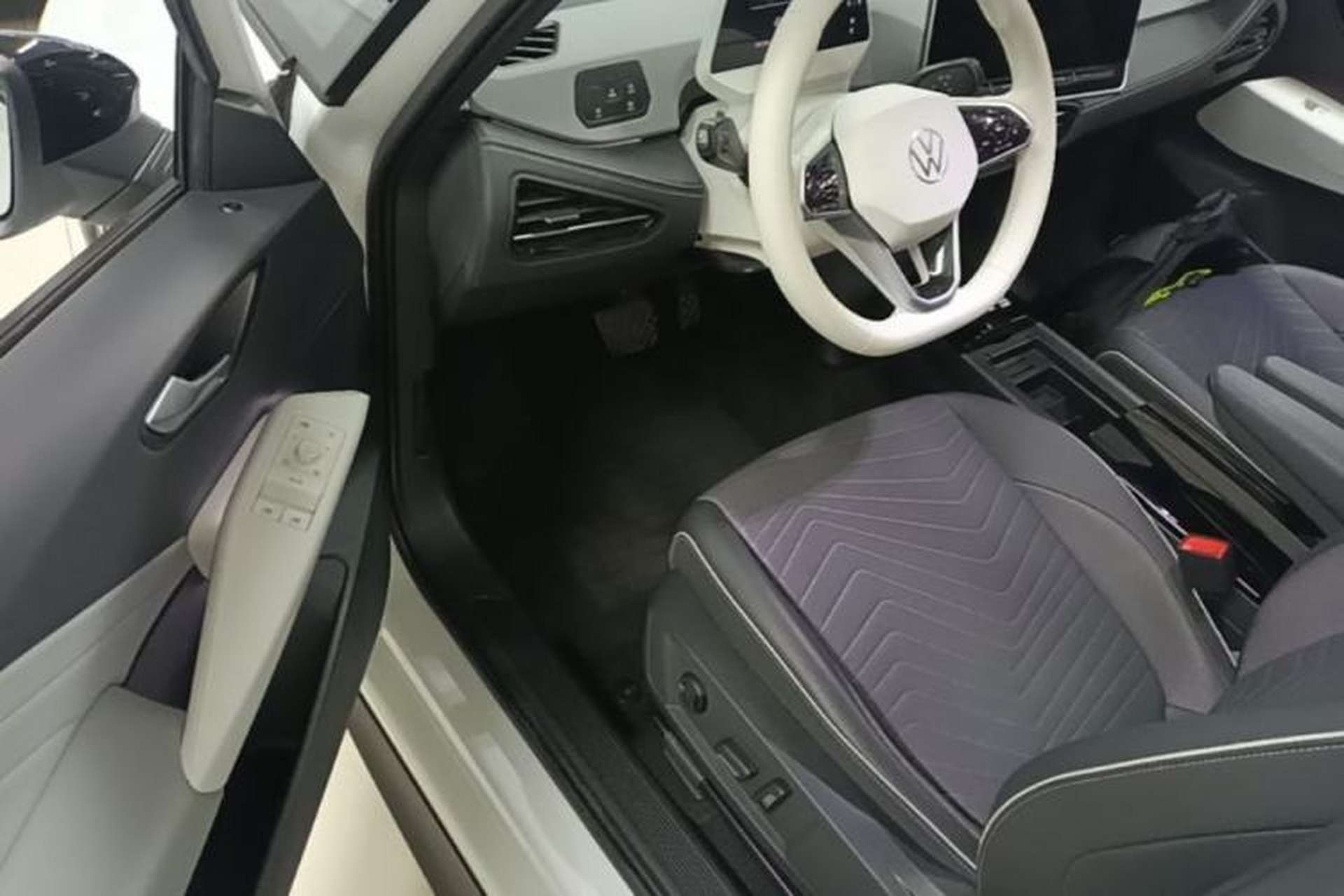 Used Volkswagen ID.3 2025 Smart Model Outstanding Oxygen Edition Driver Seat