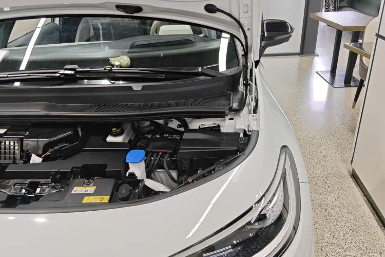 Used Volkswagen ID.3 2025 Smart Edition Ultra-Intelligent Version Engine Bay Left