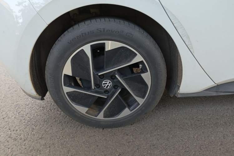 Used Volkswagen ID.3 2025 Smart Model Outstanding Oxygen Edition Exterior 5