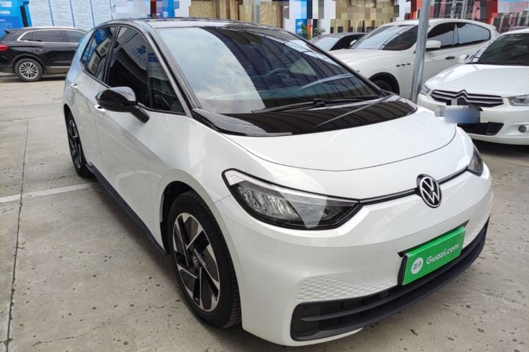 Used Volkswagen ID.3 2025 Smart Edition Outstanding Model Front Right 45 Deg