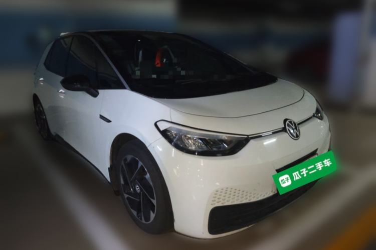 Used Volkswagen ID.3 2025 Smart Edition Outstanding Model Front Right 45 Deg