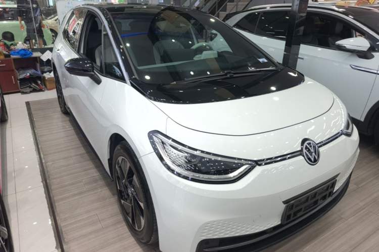 Used Volkswagen ID.3 2025 Smart Edition Ultra-Intelligent Version Front Right 45 Deg