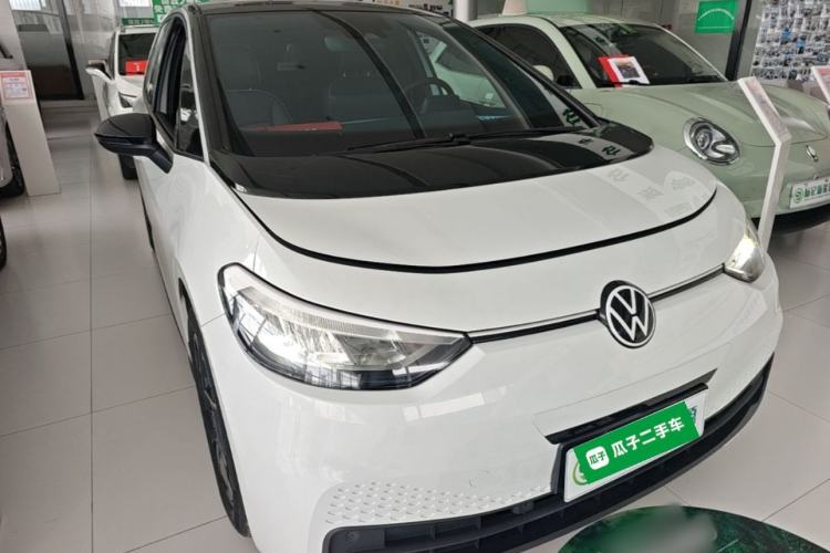 Used Volkswagen ID.3 2025 Smart Edition Outstanding Model Front Right 45 Deg