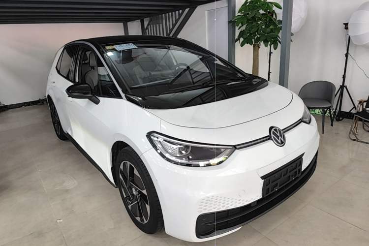 Used Volkswagen ID.3 2025 Smart Edition Ultra-Intelligent Version Front Right 45 Deg