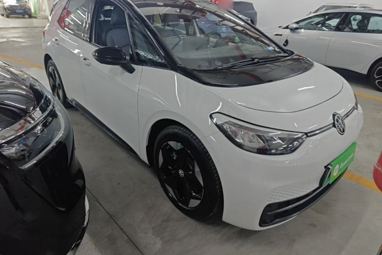 Used Volkswagen ID.3 2025 Revised Version Smart Edition Outstanding Grade Front Right 45 Deg