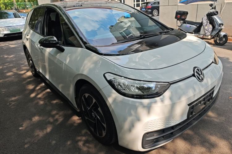 Used Volkswagen ID.3 2025 Smart Version Pure & Intelligent Enjoyment Edition Front Right 45 Deg