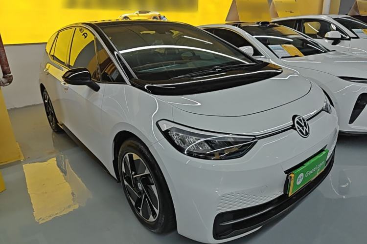 Used Volkswagen ID.3 2025 Smart Edition Outstanding Model Front Right 45 Deg