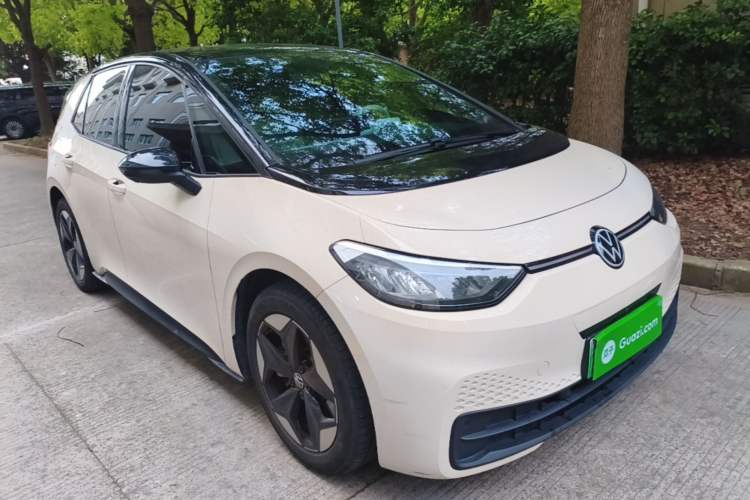 Used Volkswagen ID.3 2025 Revised Version Smart Edition Outstanding Grade Front Right 45 Deg