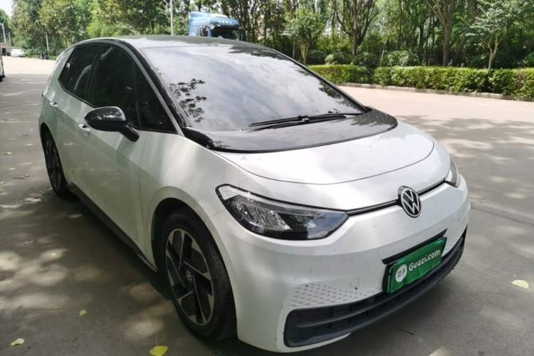 Used Volkswagen ID.3 2025 Smart Version Pure & Intelligent Enjoyment Edition Front Right 45 Deg