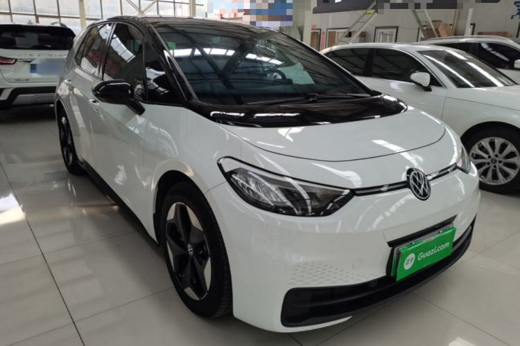 Used Volkswagen ID.3 2025 Revised Version Smart Edition Outstanding Grade Front Right 45 Deg