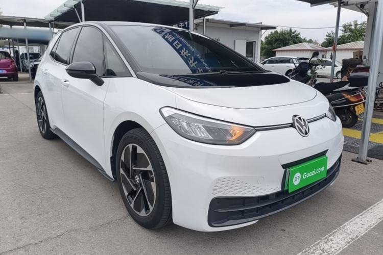 Used Volkswagen ID.3 2025 Smart Edition Outstanding Model Front Right 45 Deg