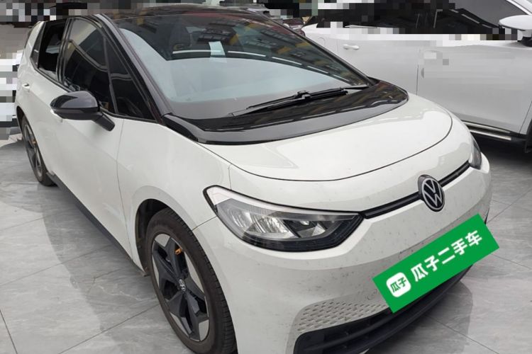 Used Volkswagen ID.3 2025 Revised Version Smart Edition Outstanding Grade Front Right 45 Deg
