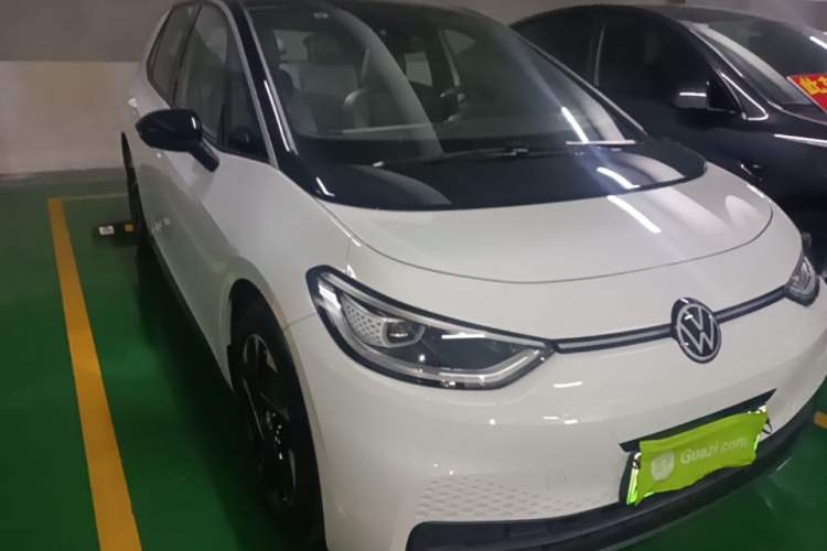 Used Volkswagen ID.3 2025 Smart Edition Ultra-Intelligent Version Front Right 45 Deg