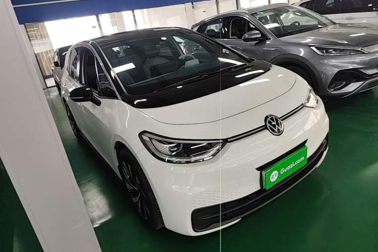 Used Volkswagen ID.3 2025 Smart Edition Ultra-Intelligent Version Front Right 45 Deg