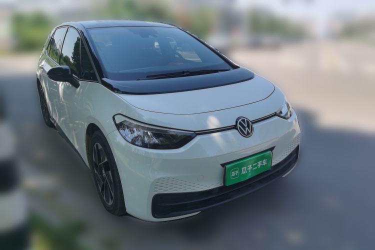 Used Volkswagen ID.3 2025 Smart Edition Outstanding Model Front Right 45 Deg